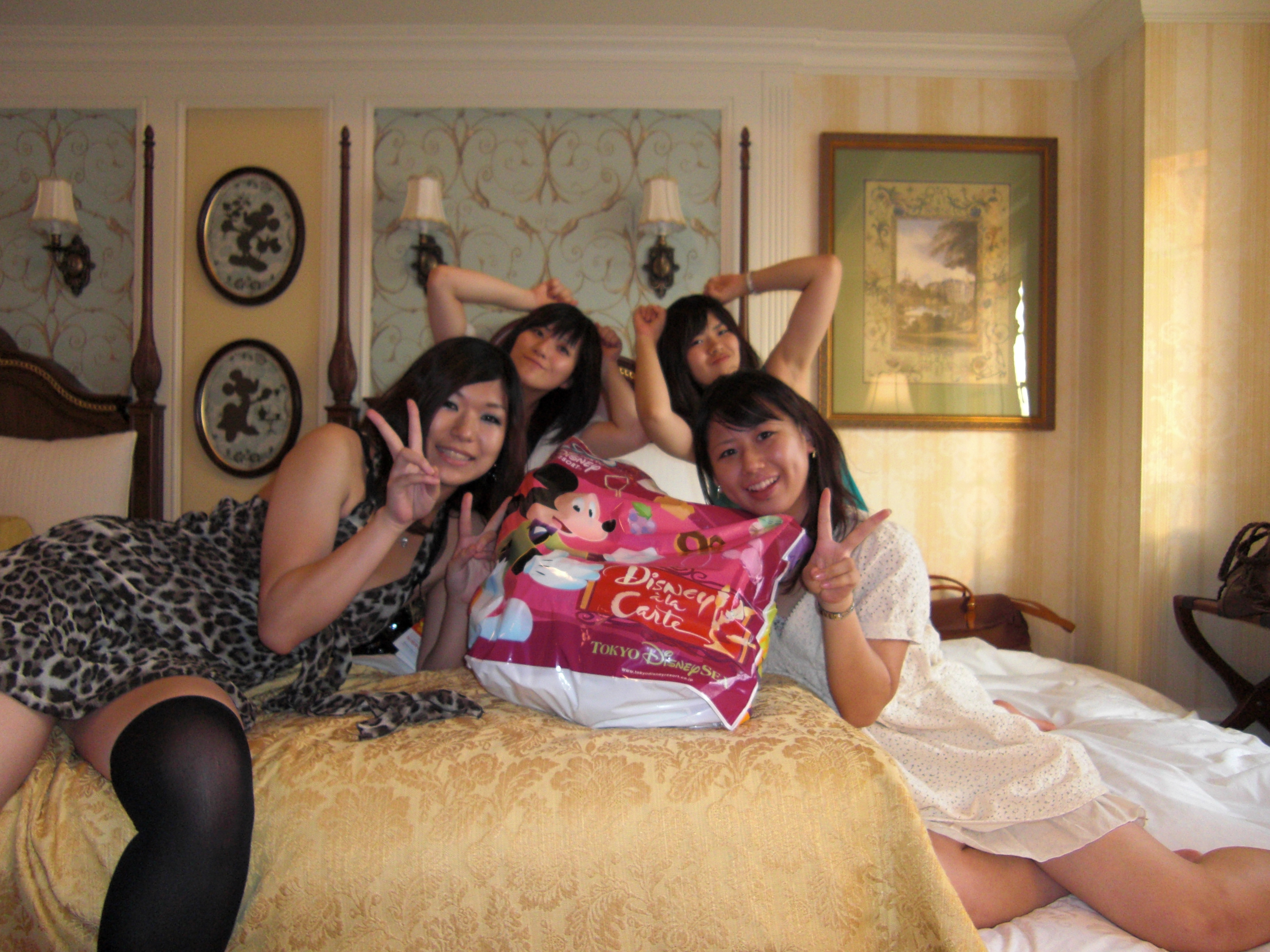 ４人娘 東京ディズニーランドホテルへ行く ホテルアイズ
